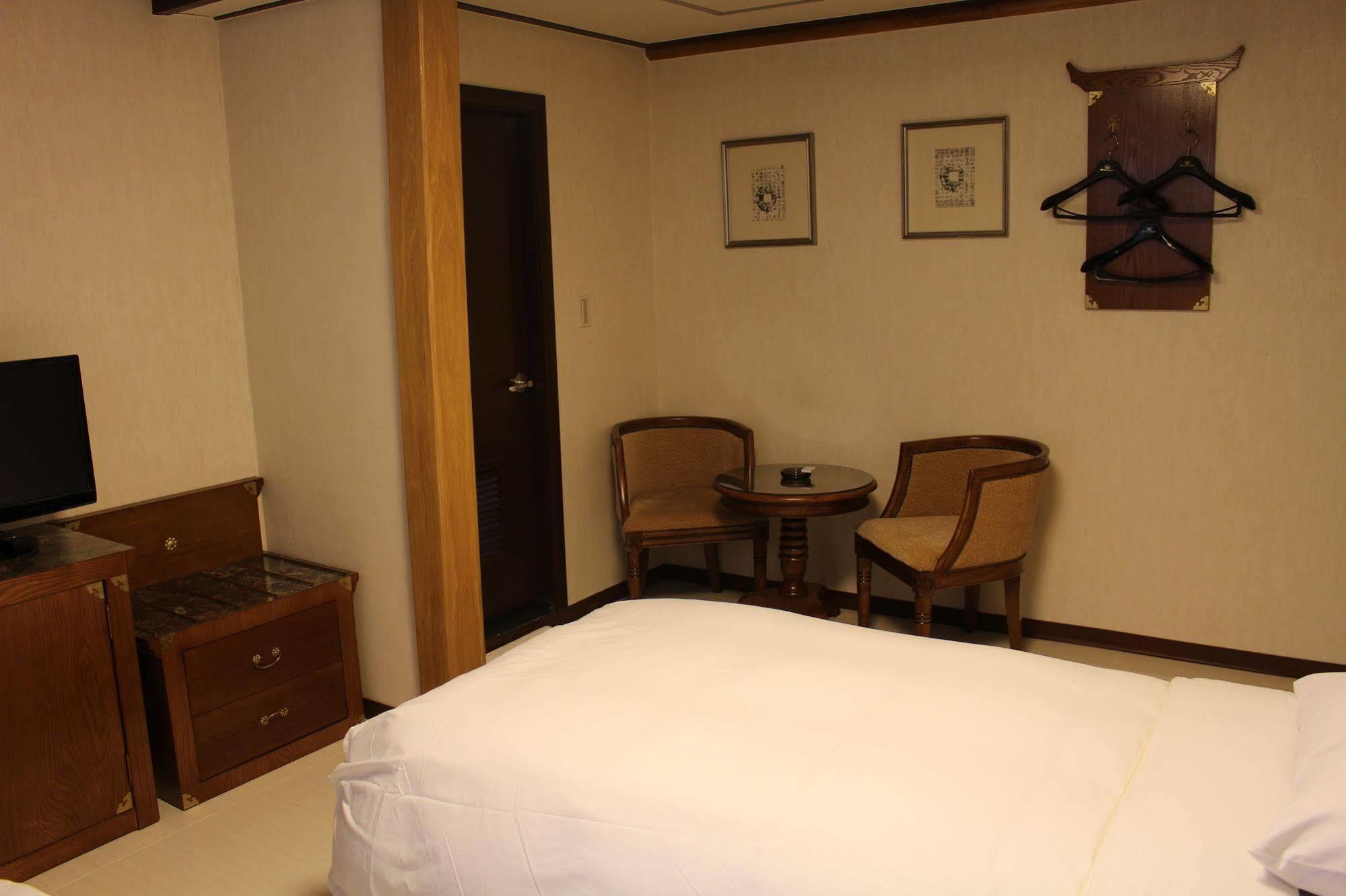Insadong Crown Hotel Seoel Buitenkant foto