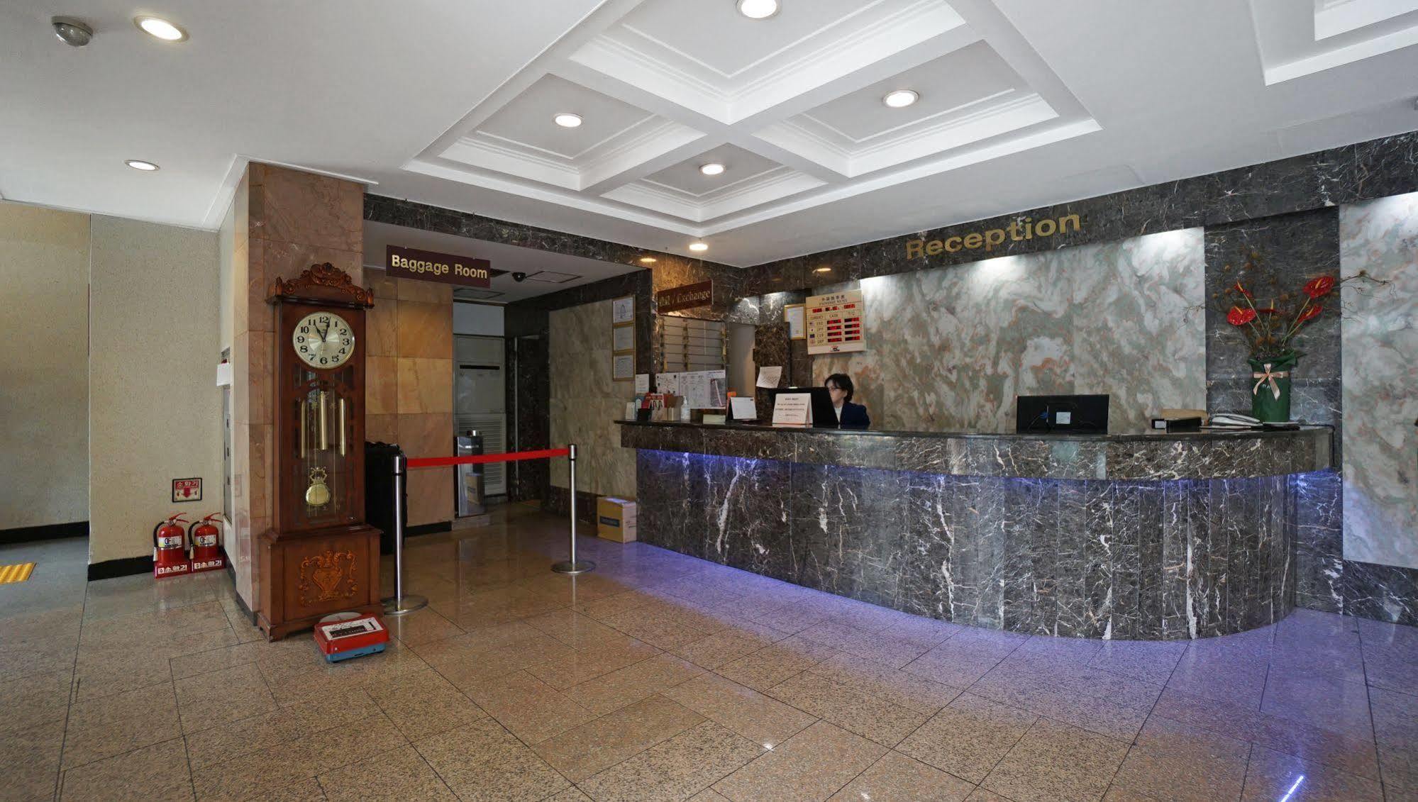 Insadong Crown Hotel Seoel Buitenkant foto