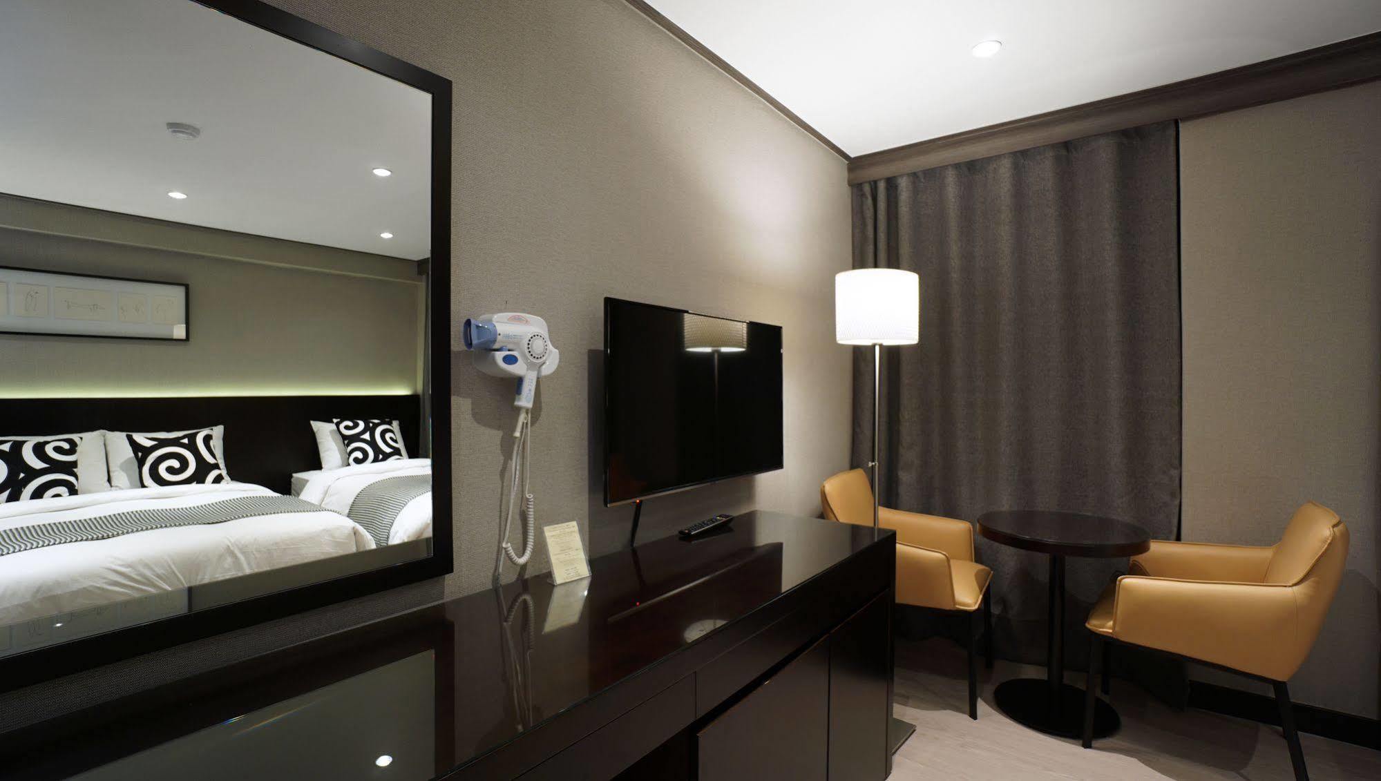 Insadong Crown Hotel Seoel Buitenkant foto