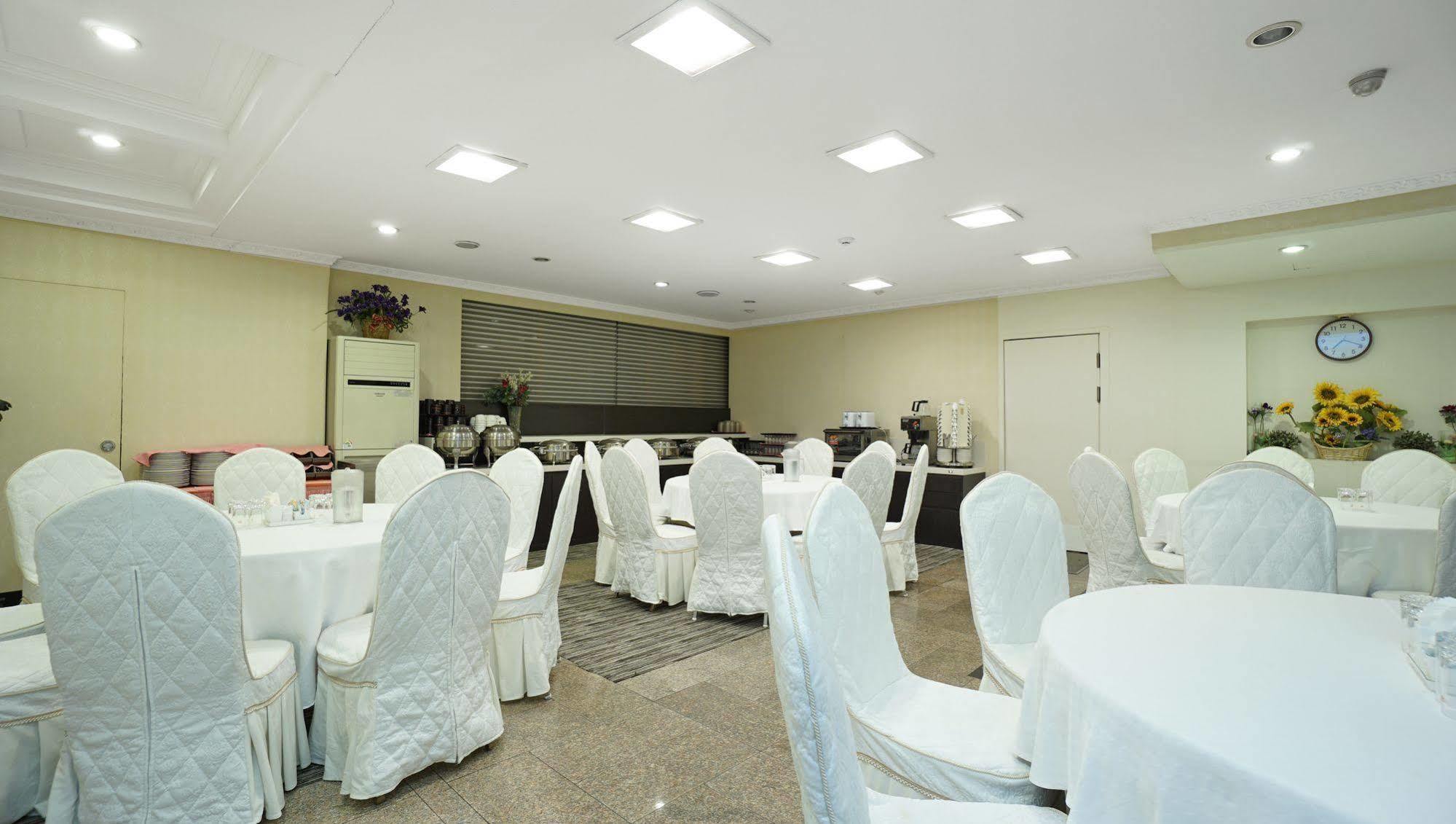 Insadong Crown Hotel Seoel Buitenkant foto